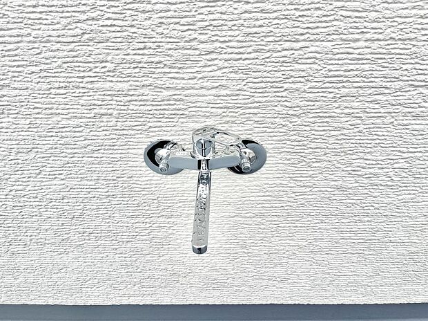 屋上水栓があればお掃除も楽々です。  