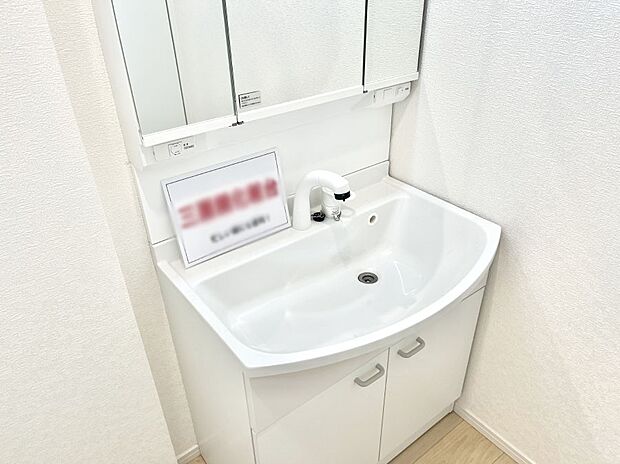 ハンドシャワー付き！使いやすい洗面台。