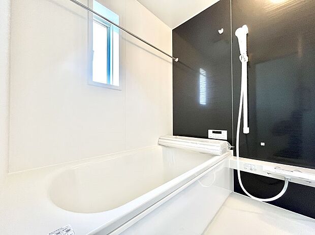 ◆5号棟◆～Bath Room～　足を伸ばして入浴することが可能！一日の疲れを癒す貴重なバスタイムです。お子様とご一緒でも十分な広さなので、リビングとは違った家族団欒のひと時をお楽しみいただけます。