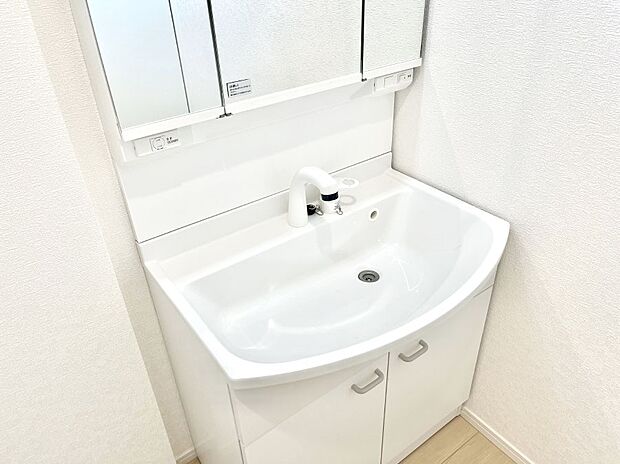 ハンドシャワー付き!使いやすい洗面台。