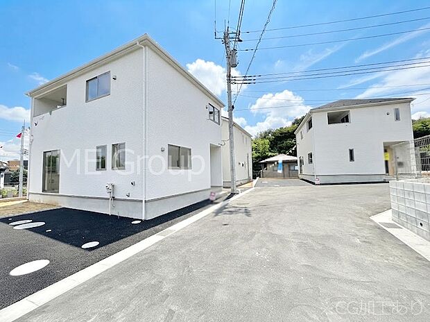 ~Exterior~ 前面道路は閑静な住宅地をはしる車通りの少ない道路。駐車の出し入れもらくらくです!ご不明点・現地見学のご希望は、お気軽にお問い合わせください!