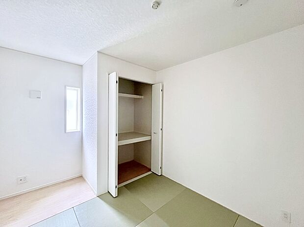 柔らかい畳の空間は、お子様の遊び場や来客時のおもてなしの場所として重宝します。