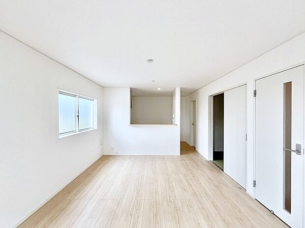 ◆2号棟◆～Living～　ここにはみんなが集い、食事と楽しい会話が始まる。話に夢中になりすぎて、ついつい時を忘れ夜半過ぎになってしまう。そんな束の間の幸せを感じさせてくれる場所でありたい。