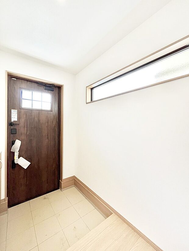 ◆1号棟◆~Entrance~ 玄関は家の顔といわれますが我が家のセンスをさりげなく感じさせる魅力ある玄関造りも楽しみの一つ。帰宅する度に家族がほっとできる心地よい空間造りも大切ですね♪