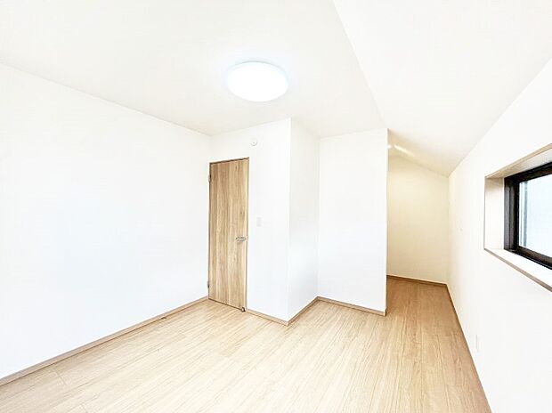 ◆1号棟◆~Bed Room~ 子供部屋はお子様にとって大変重な役割があります。子供一人で過ごす空間を与えることで、宿題や勉強時間も自然と増えまた自ら部屋の片付けや掃除なども促すことに繋がります。