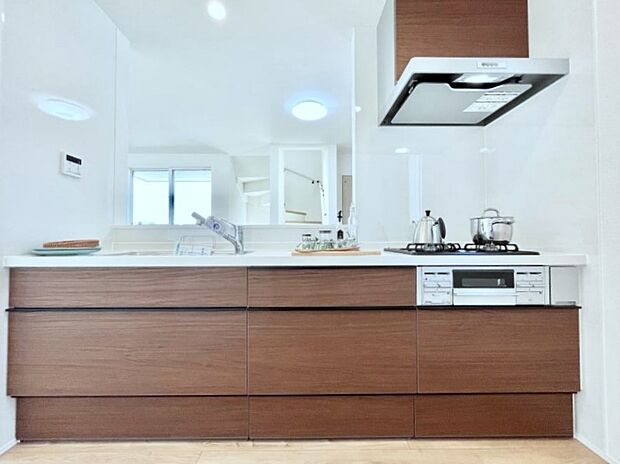 広々とした使い勝手の良いキッチンで日々のお料理も楽しくなりそう