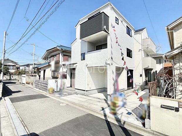 ~Exterior~ 前面道路は閑静な住宅地をはしる車通りの少ない道路。駐車の出し入れもらくらくです!ご不明点・現地見学のご希望は、お気軽にお問い合わせください!