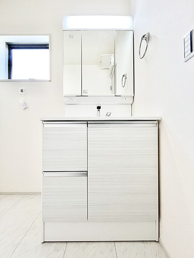 収納力と機能性に優れた洗面化粧台