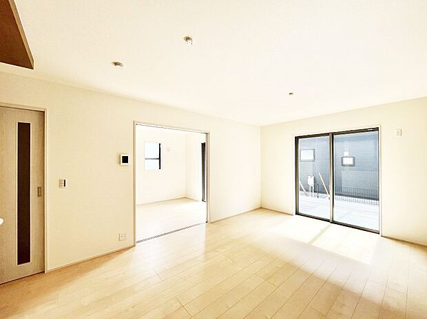 隣接の洋室を開放すればさらに広々空間に