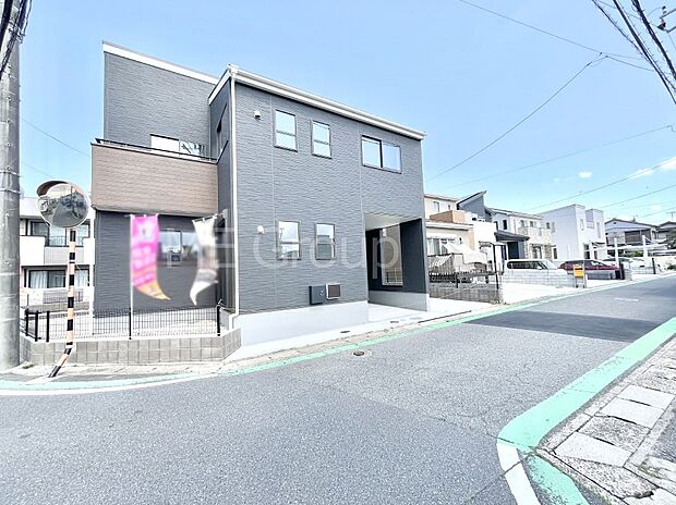 前面道路はきちんと整備されています  