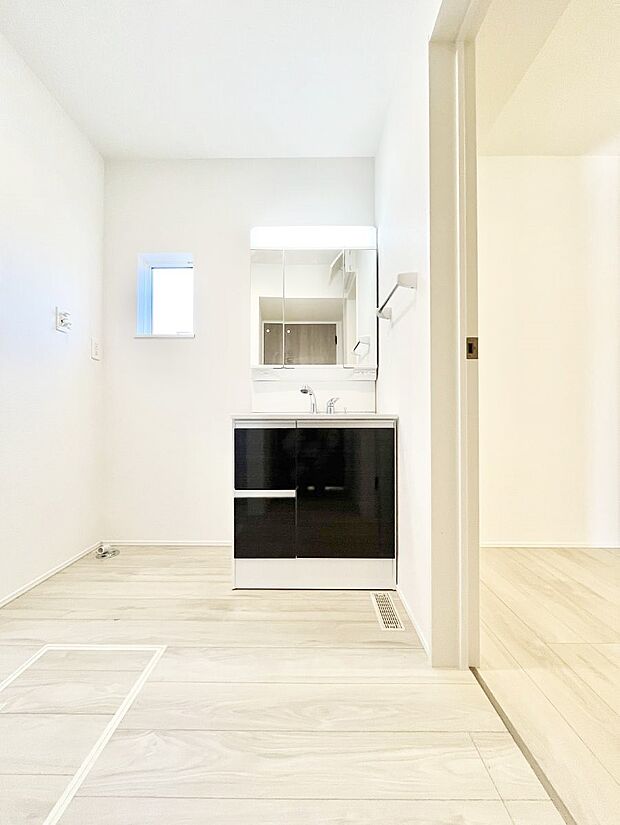 収納力と機能性に優れた洗面化粧台