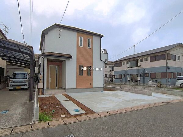 ◆A号棟◆～Exterior～　一戸建ての大きなメリットは、自分達の「土地」を「自由に」使える事です。ガーデニングやＤＩＹ，車やバイクの趣味など様々な用途で利用できます。
