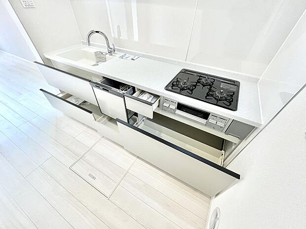 使いやすさを優先したスライド式収納タイプ!