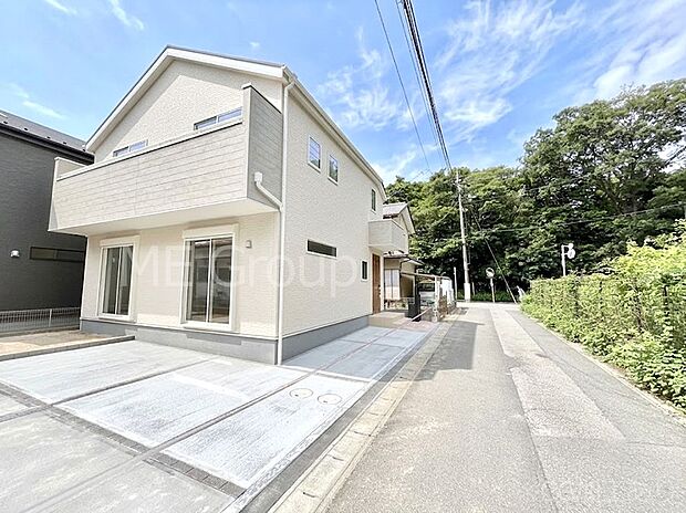 前面道路はきちんと整備されています