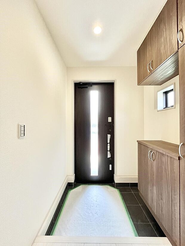 明るい玄関はお客様をお出迎えするのにぴったりです!