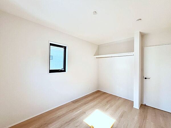 ◆2号棟◆～Bed Room～　子供部屋はお子様にとって大変重な役割があります。子供一人で過ごす空間を与えることで、宿題や勉強時間も自然と増えまた自ら部屋の片付けや掃除なども促すことに繋がります。