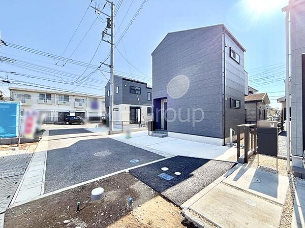 ～Exterior～　前面道路：北西 4.5m 私道　前面道路は閑静な住宅地をはしる車通りの少ない道路。駐車の出し入れもらくらくです！ご不明点・現地見学のご希望は、お気軽にお問い合わせください！