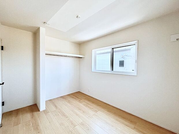 ◆1号棟◆~Bed Room~ 子供部屋はお子様にとって大変重な役割があります。子供一人で過ごす空間を与えることで、宿題や勉強時間も自然と増えまた自ら部屋の片付けや掃除なども促すことに繋がります。