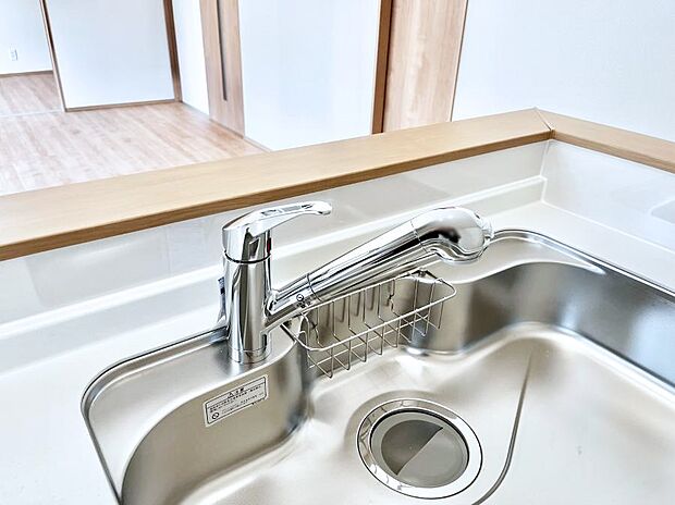 いつでも清潔なおいしいお水を。一つの水栓で水道水と浄水を使い分け。