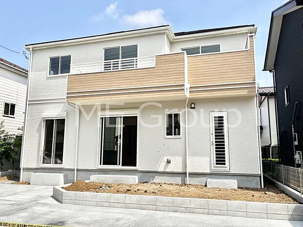 ~Exterior~ 閑静な住宅地で子育て家族にピッタリ。 毎日のお散歩も快適な緑に恵まれたエリアで、自然に包まれた穏やかな暮らしを実現するための、ゆとりある住環境が整っています。