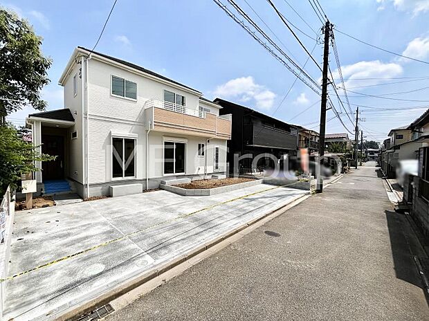~Exterior~ 前面道路は閑静な住宅地をはしる車通りの少ない道路。駐車の出し入れもらくらくです!ご不明点・現地見学のご希望は、お気軽にお問い合わせください!