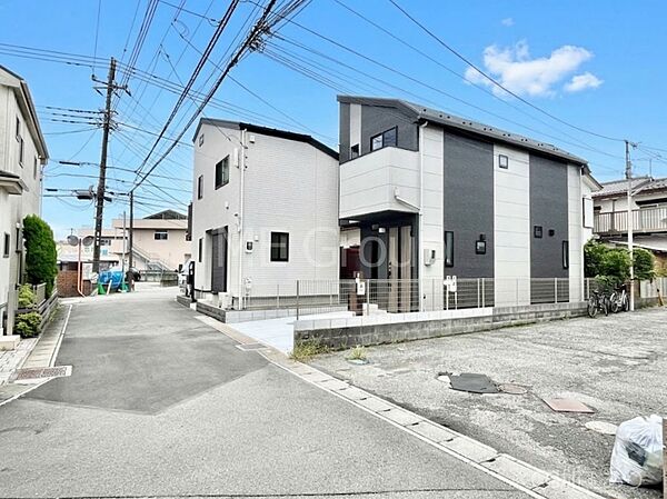 ～Exterior～　前面道路：南東 4m 公道　前面道路は閑静な住宅地をはしる車通りの少ない道路。駐車の出し入れもらくらくです！ご不明点・現地見学のご希望は、お気軽にお問い合わせください！