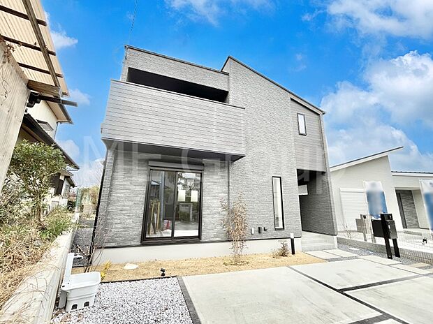 洗練された外観、上質な住空間が広がる室内は永く安心して過ごせる住居です。