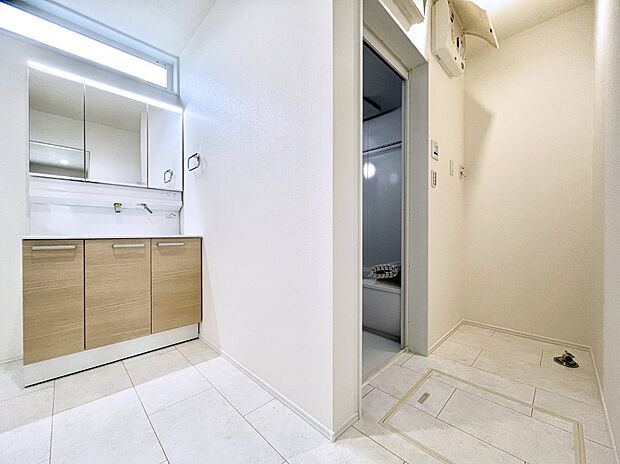 清潔感のある快適空間です。毎日の身支度も気持ち良くお使い頂けます。