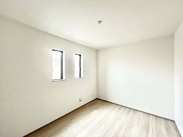 ◆A号棟◆~Bed Room~ 子供部屋はお子様にとって大変重な役割があります。子供一人で過ごす空間を与えることで、宿題や勉強時間も自然と増えまた自ら部屋の片付けや掃除なども促すことに繋がります。