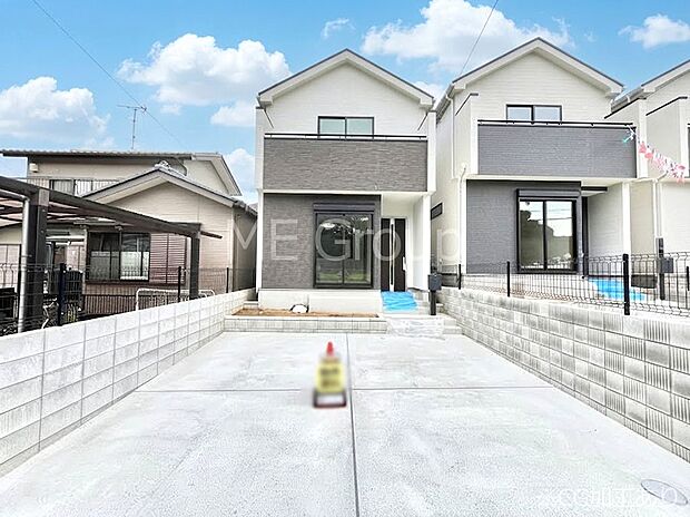 ◆A号棟◆~Exterior~ 周辺には学校や買物施設もあり生活、子育てに適した環境が広がっています!「永住地」として、物件のご見学だけではなく、周辺の環境や通学できる学校についてもご相談ください!