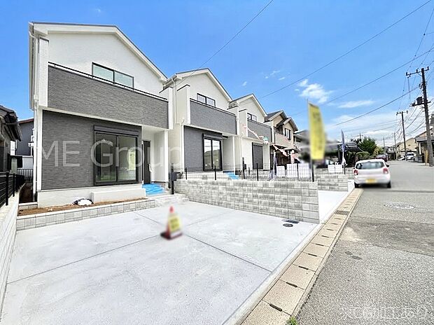 ~Exterior~ 前面道路は閑静な住宅地をはしる車通りの少ない道路。駐車の出し入れもらくらくです!ご不明点・現地見学のご希望は、お気軽にお問い合わせください!