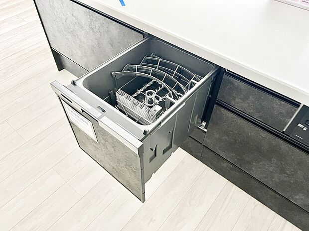 面倒なお片づけは食洗機にお任せ！家事の負担が減って、時間にも気持ちにもゆとりができます。