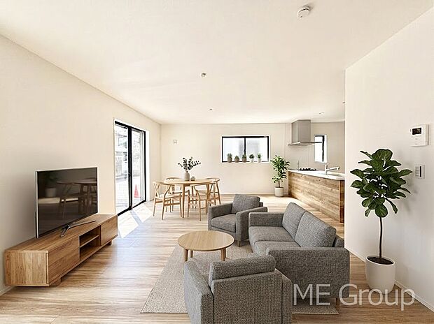 ご家族の賑やかな話し声で包まれる明るいリビング ※家具はCGです