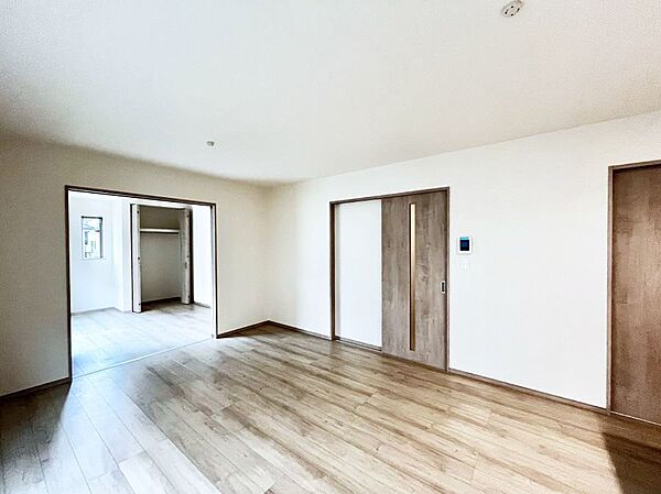 ◆B号棟◆～Living～　ここにはみんなが集い、食事と楽しい会話が始まる。話に夢中になりすぎて、ついつい時を忘れ夜半過ぎになってしまう。そんな束の間の幸せを感じさせてくれる場所でありたい。