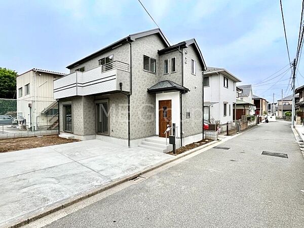 ～Exterior～　前面道路：東 5m 公道　前面道路は閑静な住宅地をはしる車通りの少ない道路。駐車の出し入れもらくらくです！ご不明点・現地見学のご希望は、お気軽にお問い合わせください！