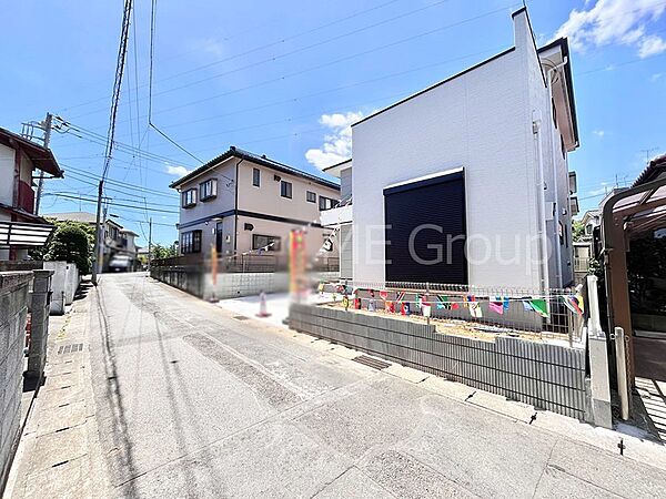 ～Exterior～　前面道路は閑静な住宅地をはしる車通りの少ない道路。駐車の出し入れもらくらくです！ご不明点・現地見学のご希望は、お気軽にお問い合わせください！