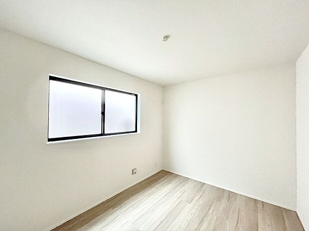 ◆C号棟◆~Bed Room~ 子供部屋はお子様にとって大変重な役割があります。子供一人で過ごす空間を与えることで、宿題や勉強時間も自然と増えまた自ら部屋の片付けや掃除なども促すことに繋がります。