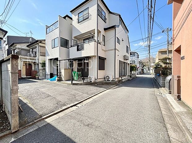 前面道路はきちんと整備されています  