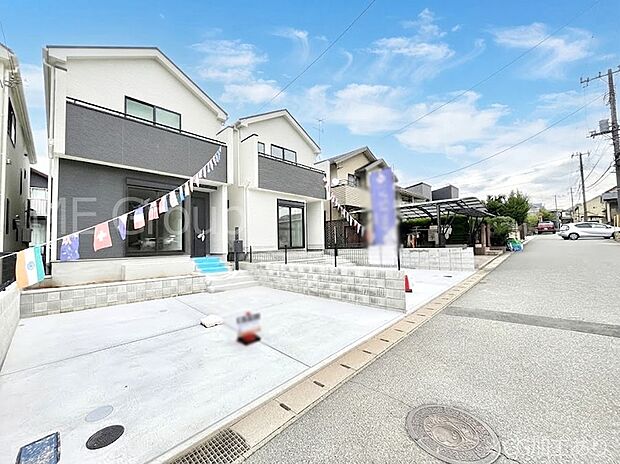 ~Exterior~ 前面道路は閑静な住宅地をはしる車通りの少ない道路。駐車の出し入れもらくらくです!ご不明点・現地見学のご希望は、お気軽にお問い合わせください!