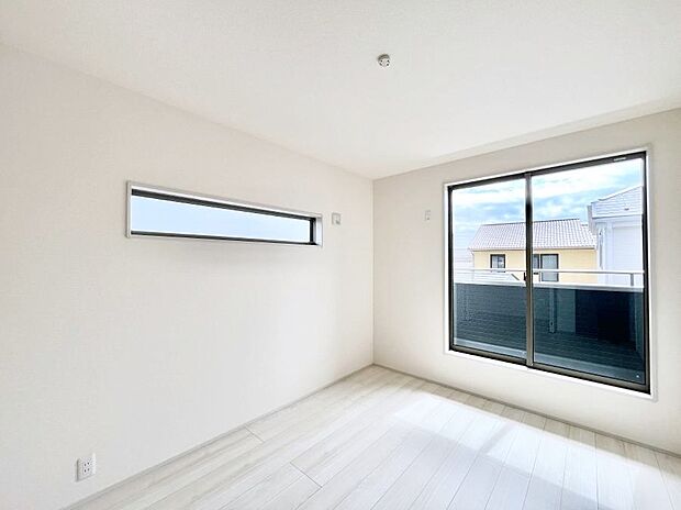 明るいバルコニーサイドに洋室を設置。目覚めの良い寝室に。