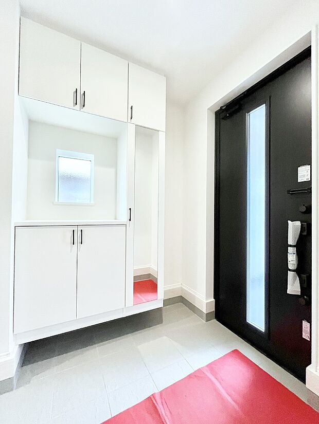 飾り棚を利用して、お越しいただくお客様をおもてなしできます。