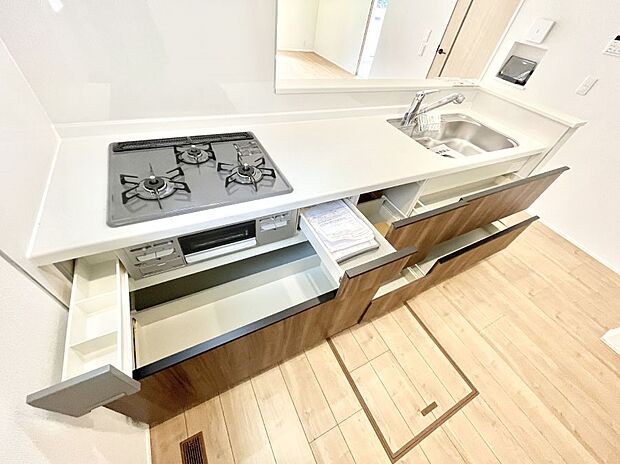 使いやすさを優先したスライド式収納タイプ!