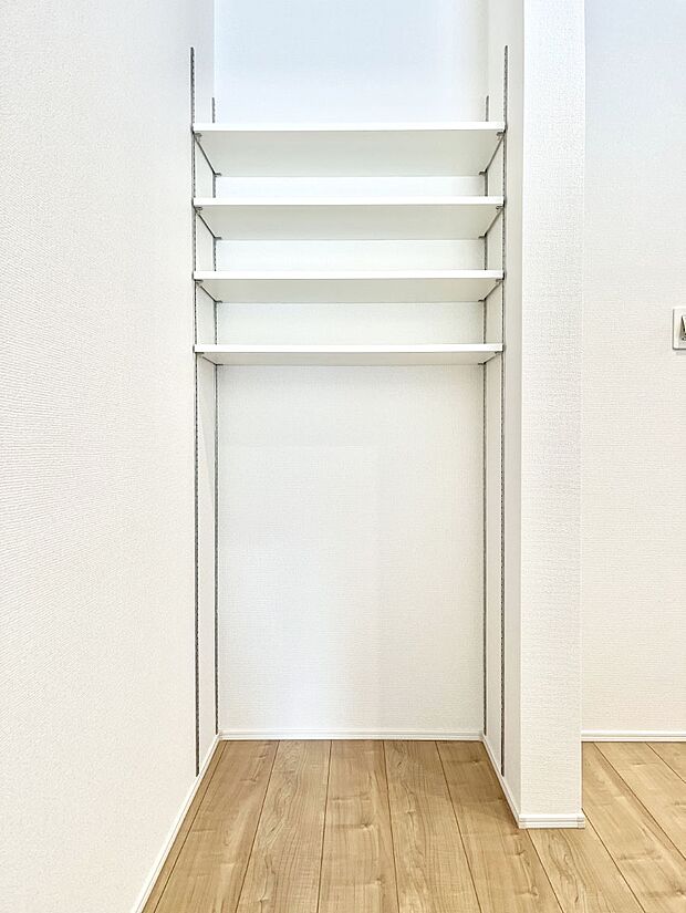 キッチン横収納!食材のストックはもちろん、日用品の収納など使い方はいろいろ!