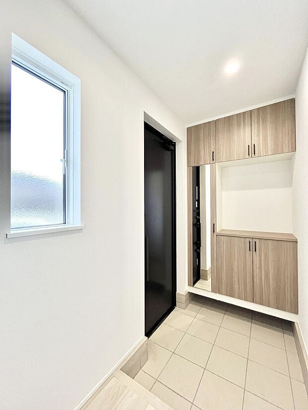 飾り棚を利用して、お越しいただくお客様をおもてなしできます。