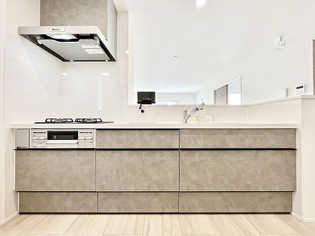 ~Kitchen~ 広くて使いやすいキッチンなら家族でいっしょに料理をつくったり、後片付けも手間なくできちゃいます♪収納もたっぷりあるので、いつもすっきりと清潔な印象を保てます。