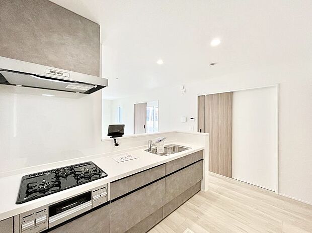 料理をしながらご家族との会話を楽しめる対面カウンターキッチン