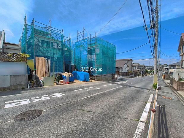 ～Exterior～　前面道路：東 9m 公道　前面道路は閑静な住宅地をはしる車通りの少ない道路。駐車の出し入れもらくらくです！ご不明点・現地見学のご希望は、お気軽にお問い合わせください！