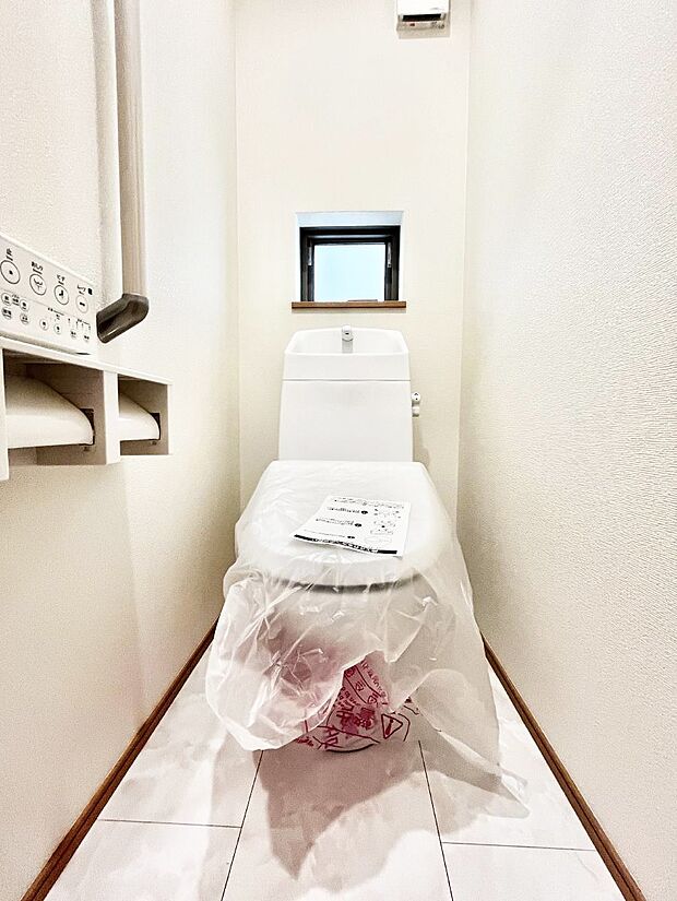 ～Toilet～　綺麗・スッキリ・快適なウォシュレット付トイレでくつろげる空間です。トイレは毎日使わざるを得ないもの。いつも清潔を保ちたいですね。トイレが2ヶ所あるので朝の混雑時に便利です！