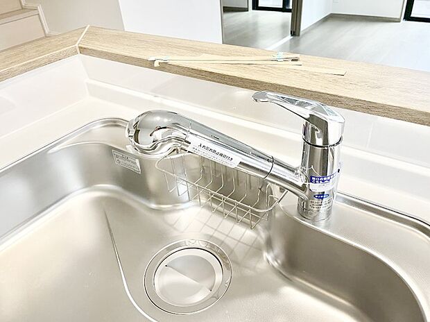 いつでも清潔なおいしいお水を。一つの水栓で水道水と浄水を使い分け。