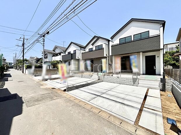 ~Exterior~ 前面道路:南 4.5m 公道 前面道路は閑静な住宅地をはしる車通りの少ない道路。駐車の出し入れもらくらくです!ご不明点・現地見学のご希望は、お気軽にお問い合わせください!